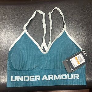 Under Armour seamless low long rib style sporty bra. NWT size small. Teal color